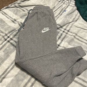 Worn around 3 times and has no stains.